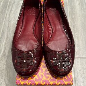 Like New Tory Burch Patent Reva Ballet Flats Cranberry Crocodile Size 8